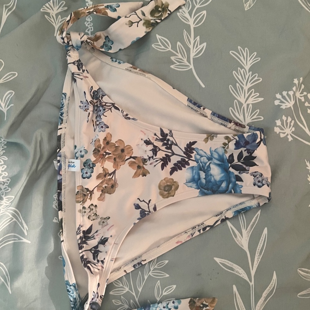 Bikini set - Picture 3 of 4